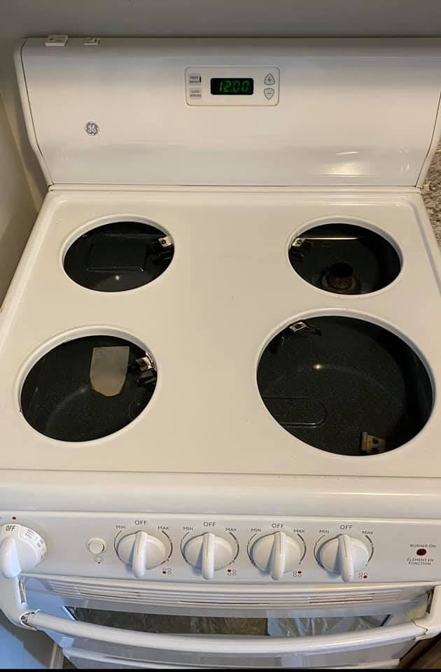 Stove after professional cleaning - shiny and spotless